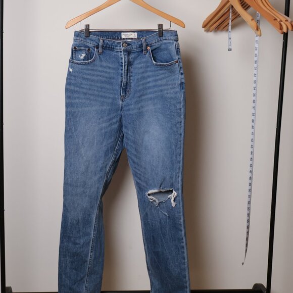 A&F Curve Love Jeans - Picture 2 of 5